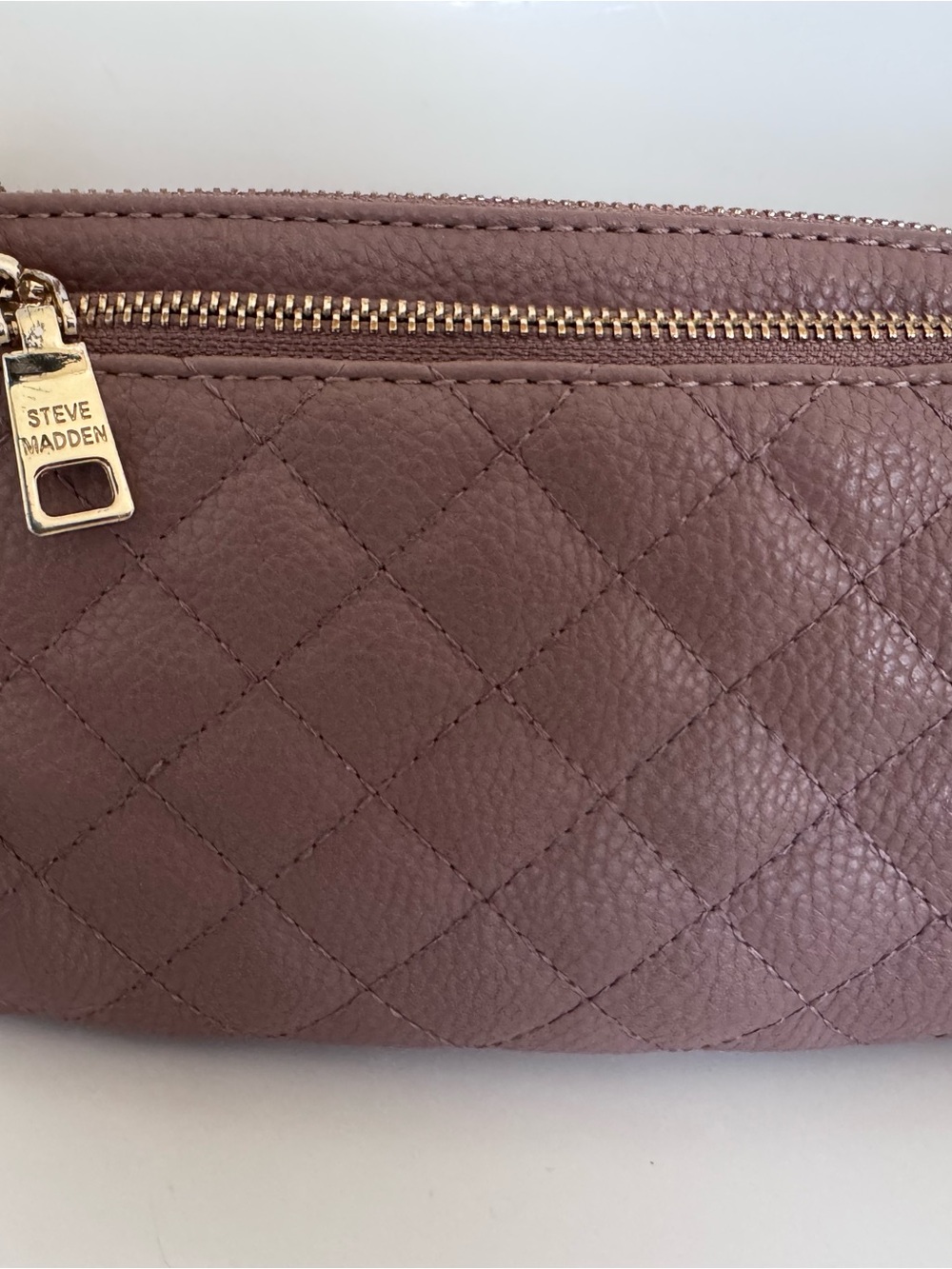Steve Madden Quilted Wristlet Clutch Wallet Taupe Gold Zip Pouch Chic Bag Neutra - Picture 9 of 16